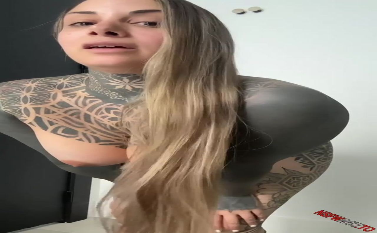 Giuliana Cabrazia fully undressing 2025/09