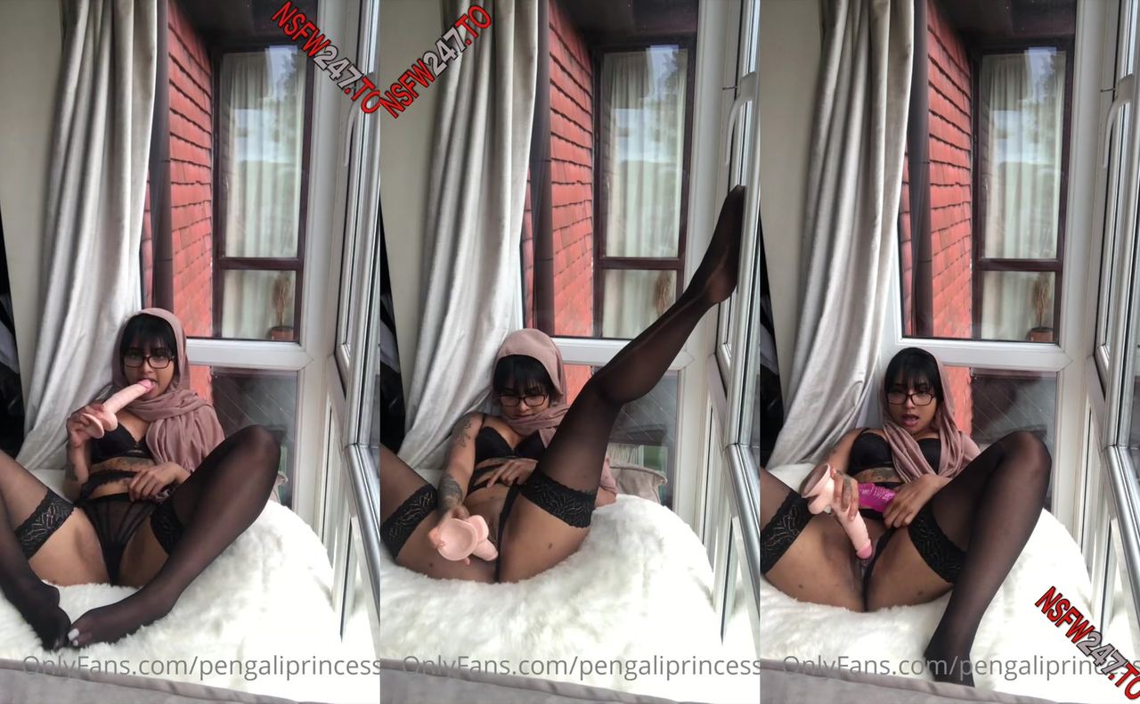 Yasmina Khan huge dildo inside her pussy - XXX Clip